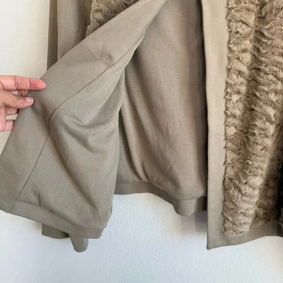 Chico’s Women Faux Fur Ponte Taupe Tan Jacket Cardigan Paneled Solid Size 3 NWOT - Picture 4 of 11